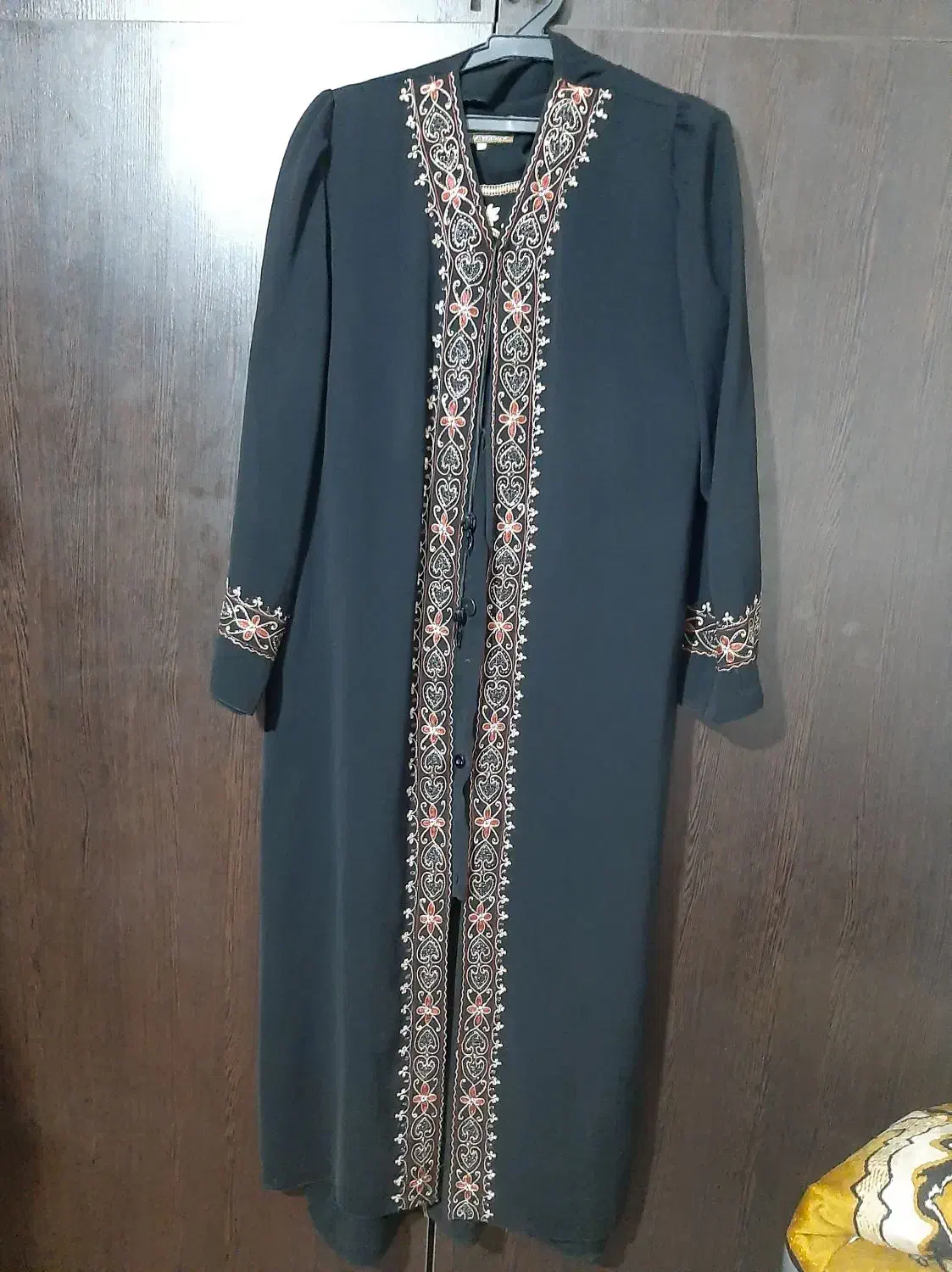 دو عدد عبا مجلسی|لباس|شیراز, نصر|دیوار