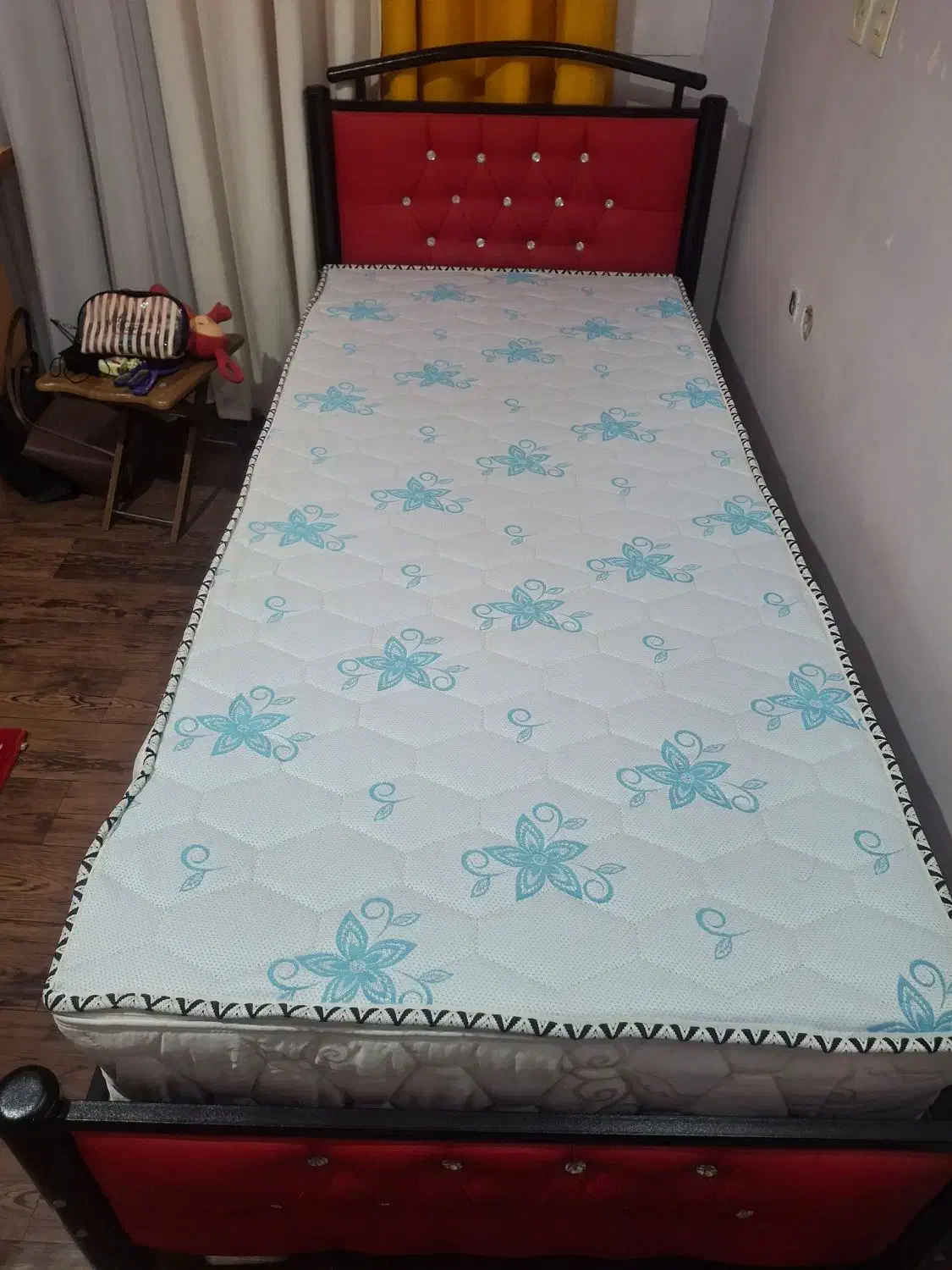 تخت و تشک طبی رویال و میز کامپیوتر|تخت و سرویس خواب|کرمانشاه, |دیوار