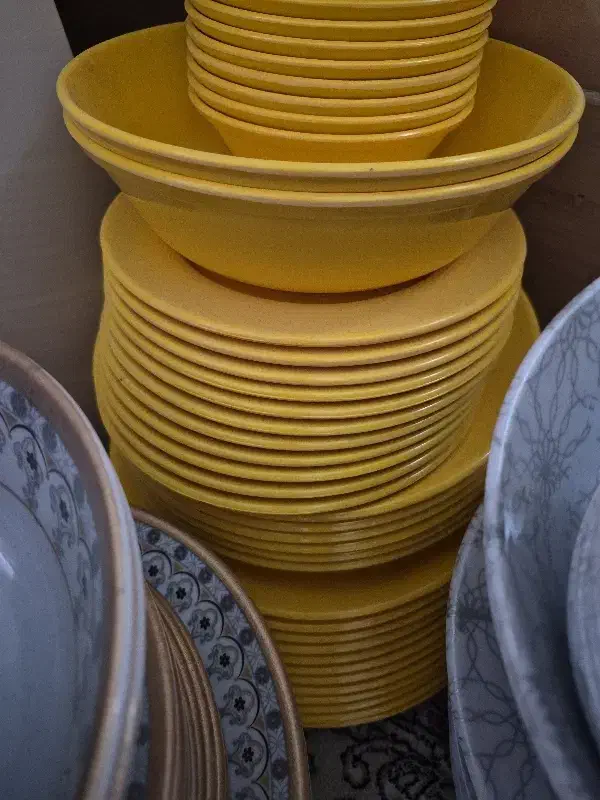 ظروف ملامین رنگی نازگل|ظروف سرو و پذیرایی|شیراز, فرودگاه شهید دستغیب شیراز|دیوار