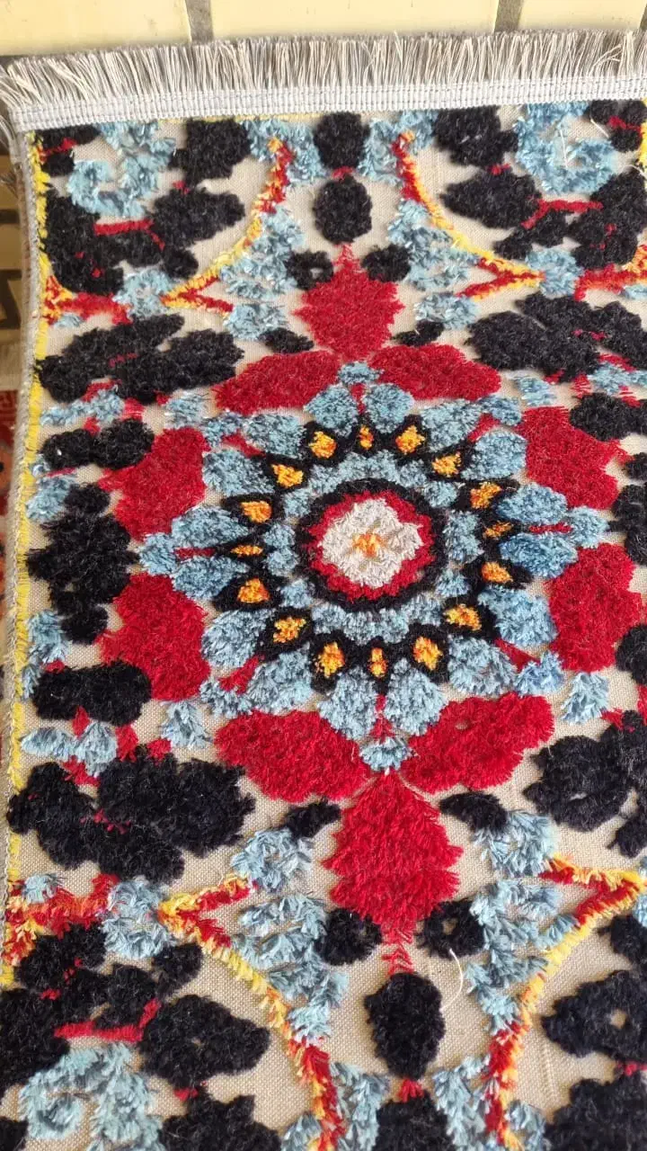 پادری ابریشمی|پادری|اصفهان, شهشهان|دیوار