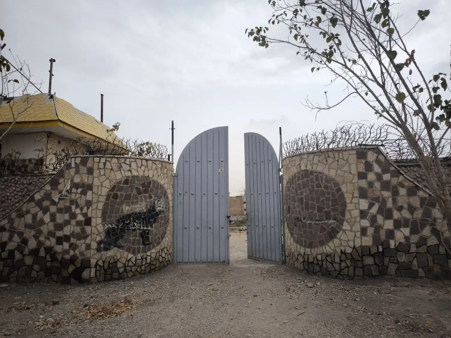 اجاره ۱۲۰۰ متر زمین مشجر با ساختمان نبش شاهنامه ۷|اجارهٔ دفتر صنعتی، کشاورزی، تجاری|مشهد, سازمان آب|دیوار