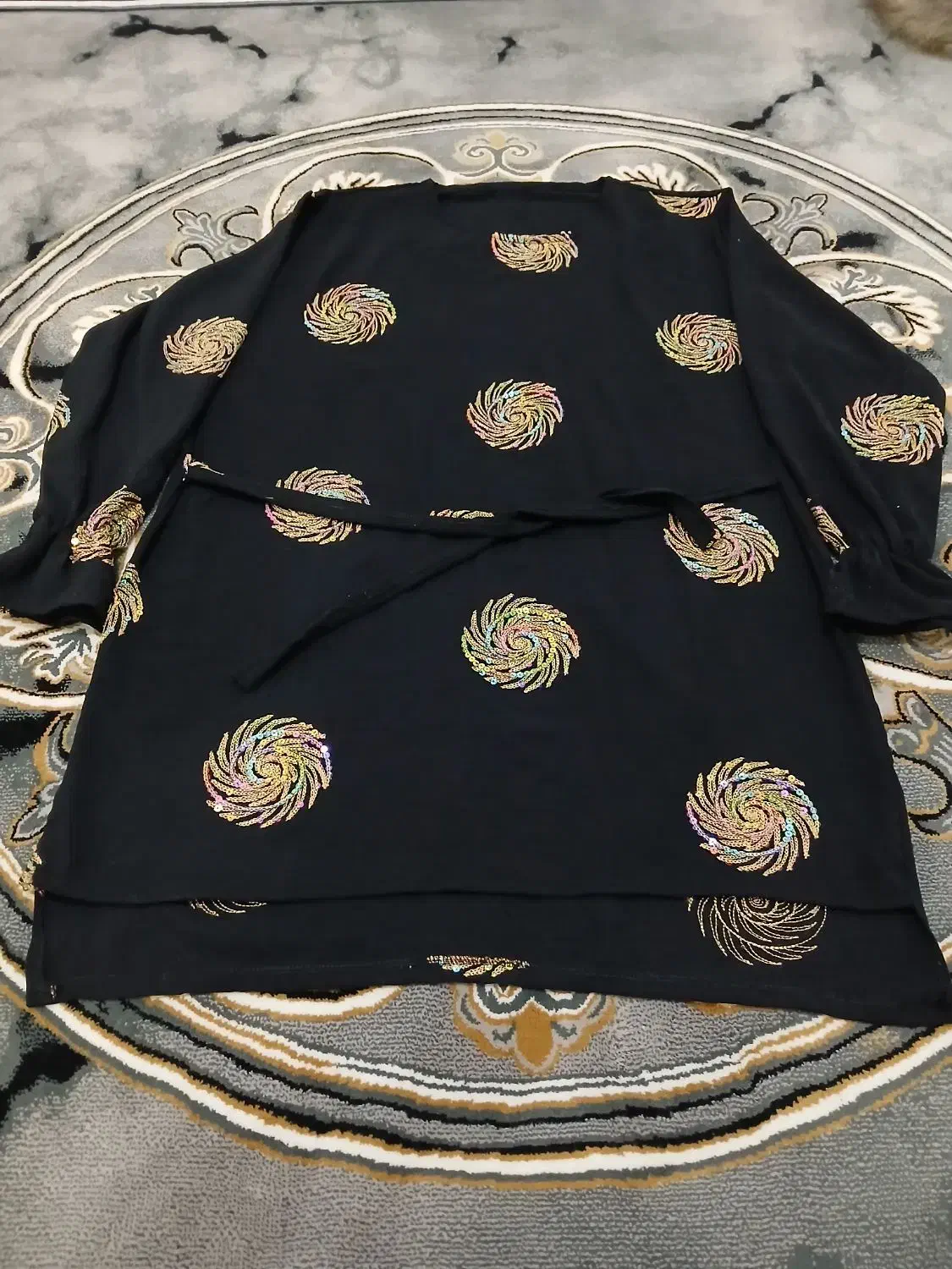 ۲ پیراهن زنانه|لباس|میانه, |دیوار