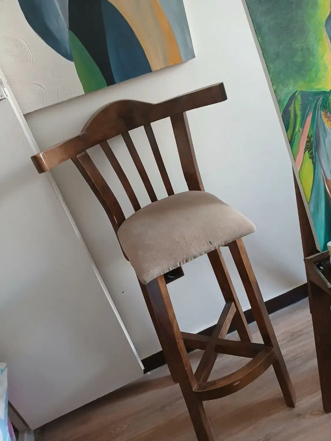 صندلی چوبی  اپن|کافی‌شاپ و رستوران|هشتگرد, شهرک بعثت|دیوار