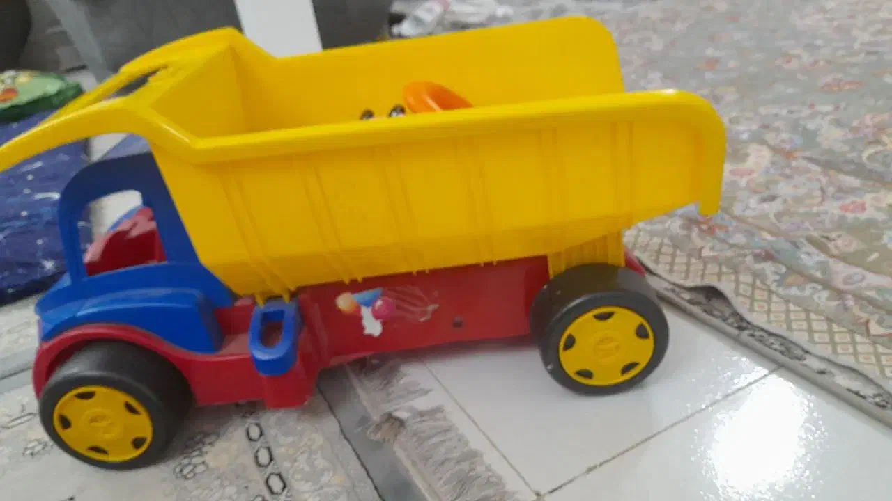 اسباب بازی|اسباب‌بازی بچه|مهاباد (آذربایجان غربی), |دیوار