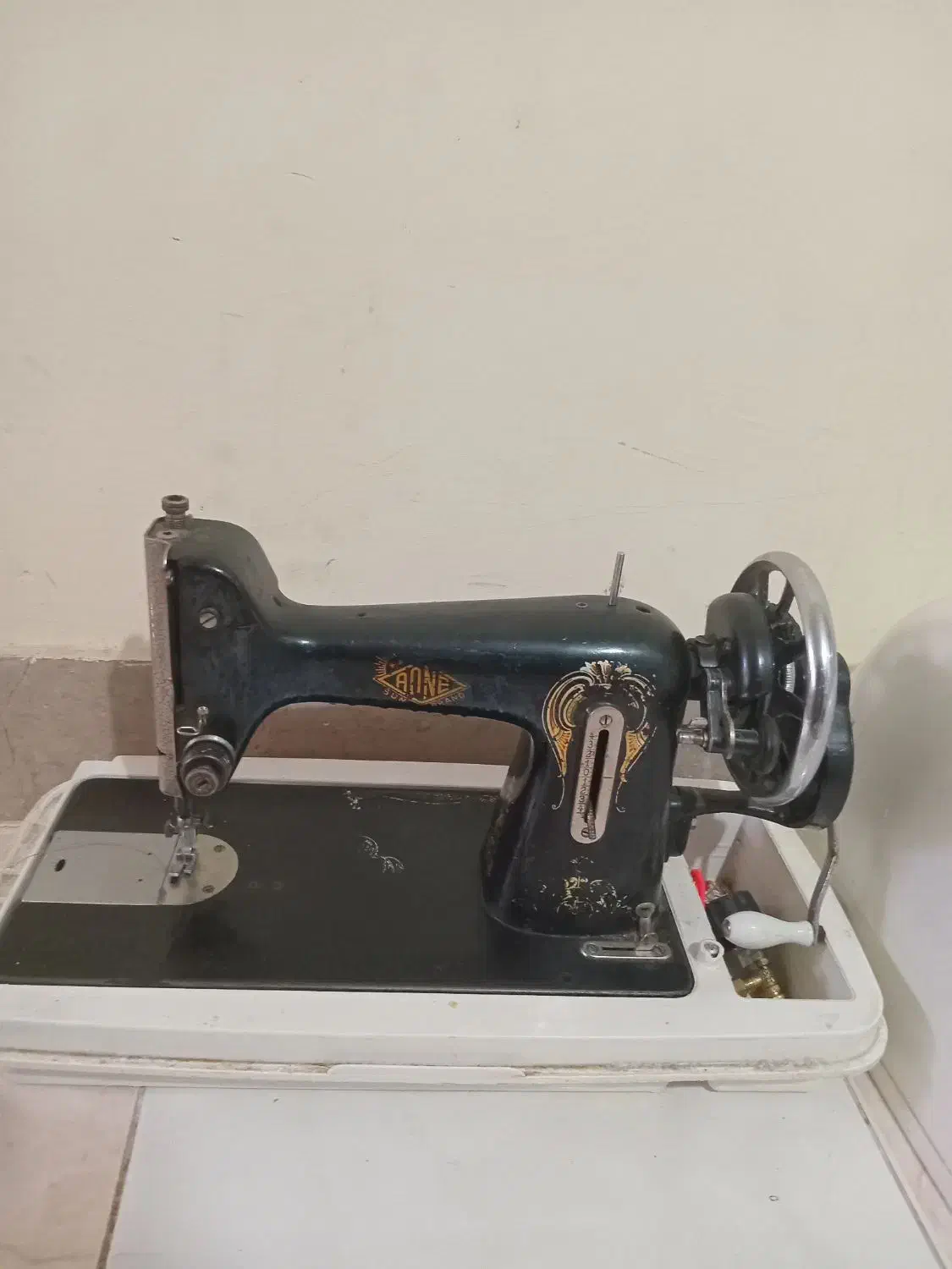 چرخ خیاطی عتیقه|کلکسیون اشیاء عتیقه|شیراز, شهرک گلدشت حافظ‎|دیوار