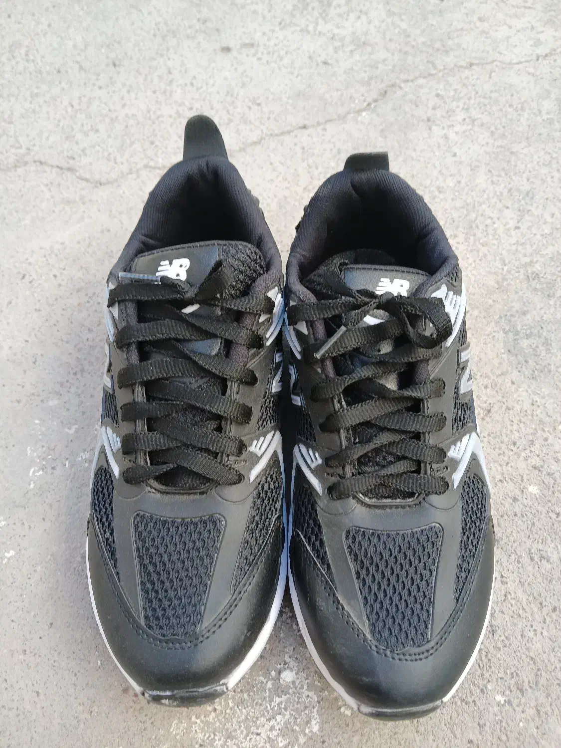 کفش اسپرت|کیف، کفش، کمربند|تربت جام, تیپ ۳۸ زرهی تربت جام|دیوار