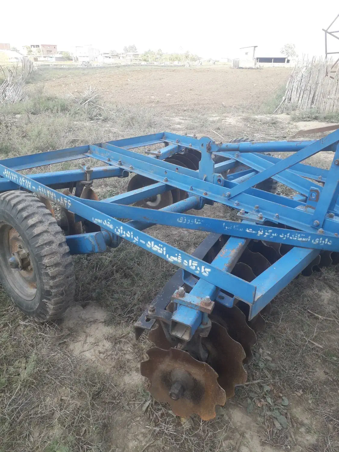 دیکس ۲۸ پره مقدسی|ماشینآلات صنعتی|گنبد کاووس, |دیوار