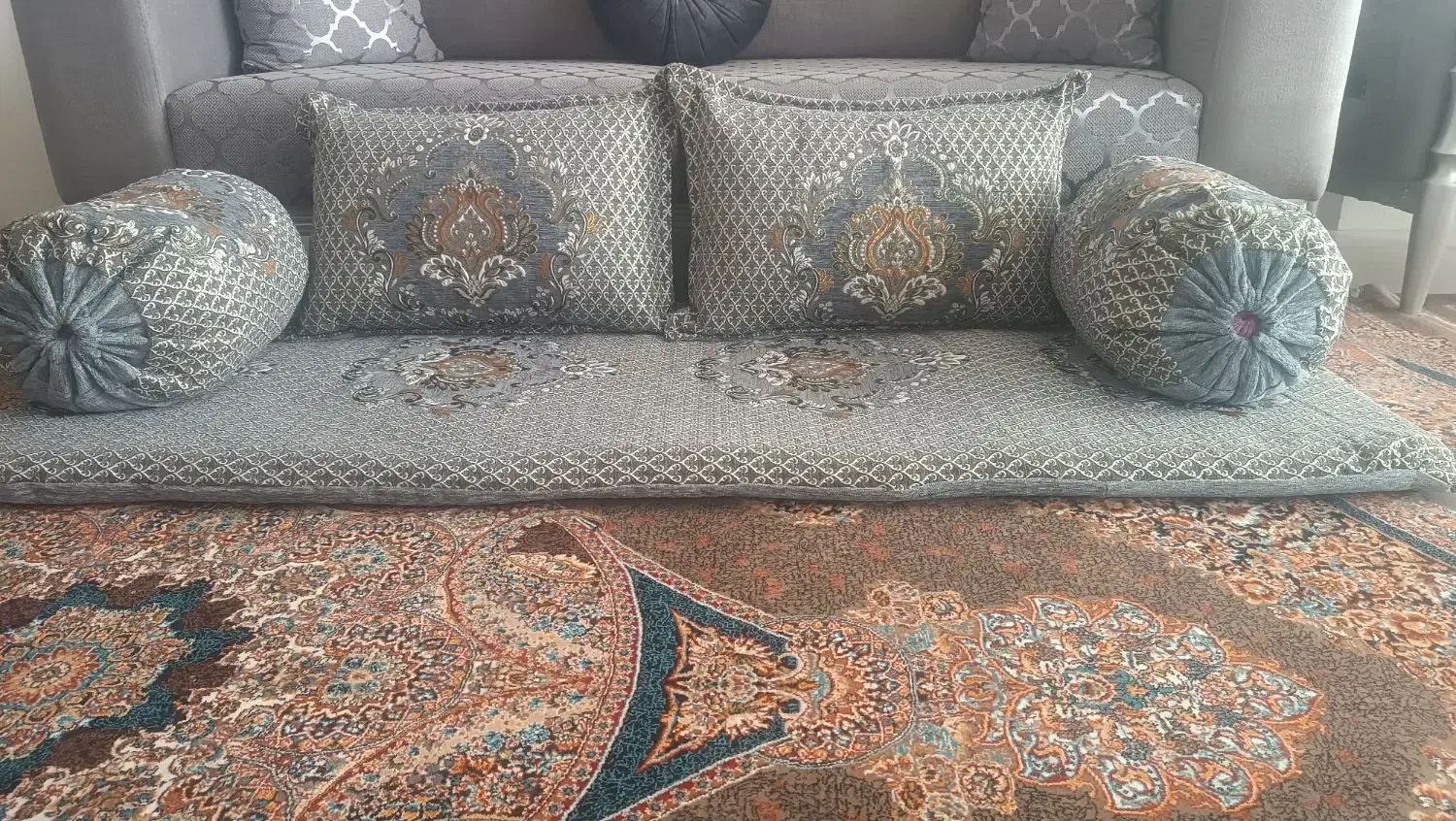 شاه نشین|پشتی|اصفهان, قهجاورستان|دیوار