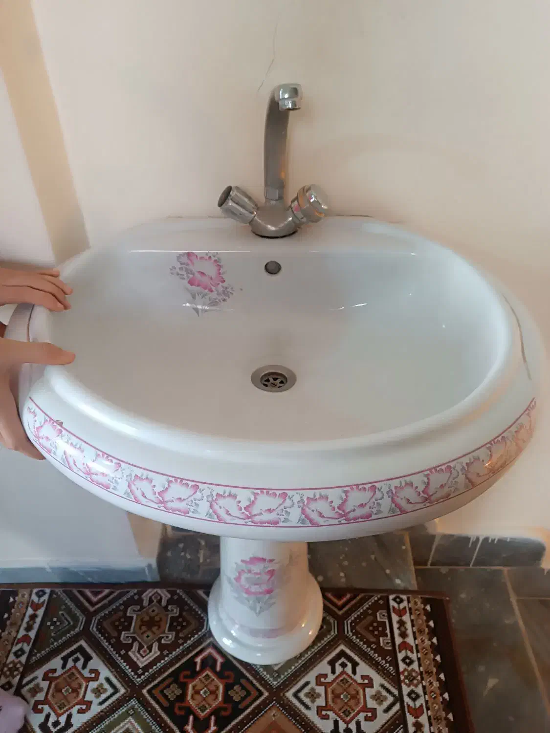 یک گوشی کارکرده و یک روشویی نونو به همراه شیر سالم|موبایل|تبریز, |دیوار