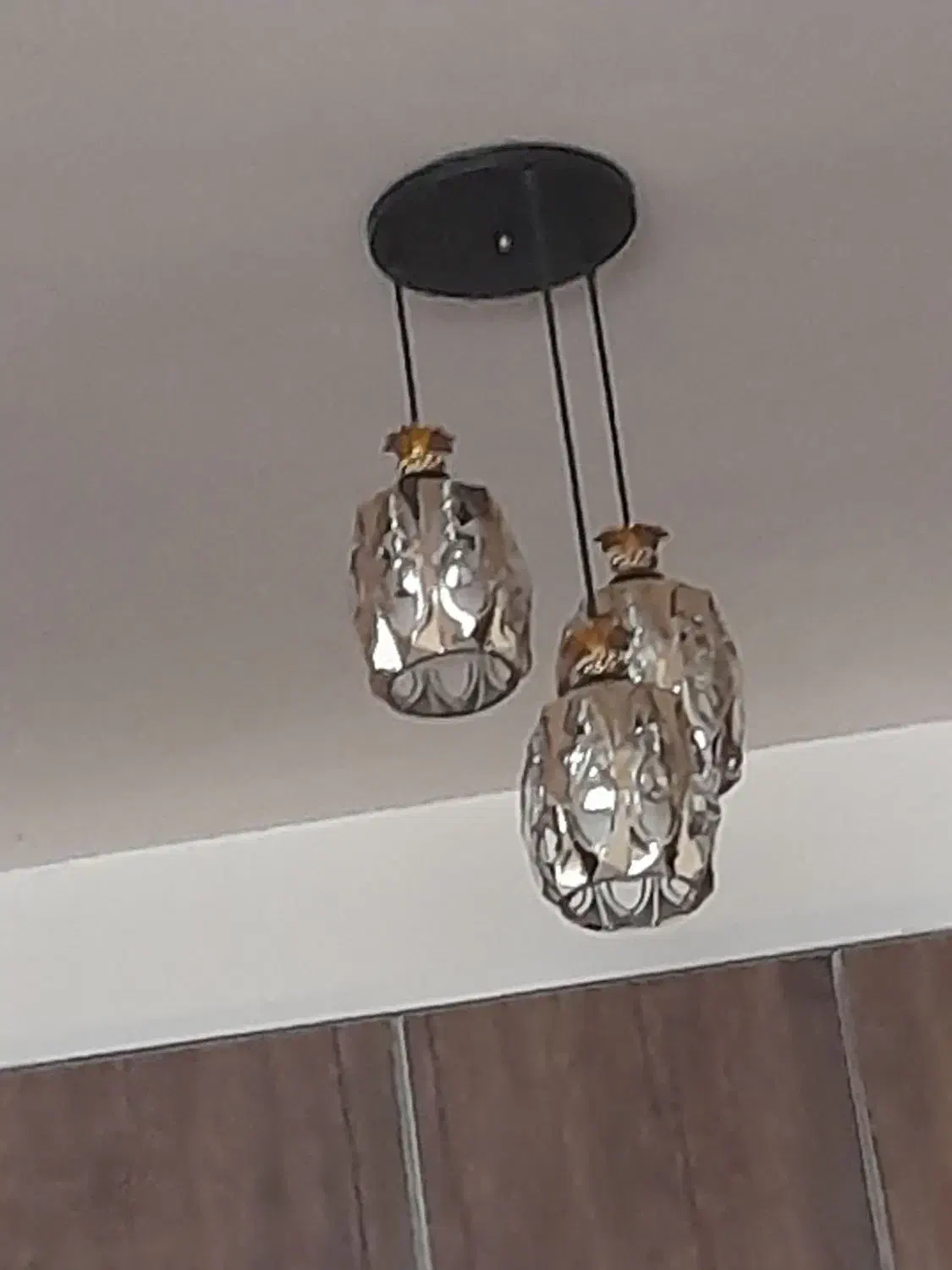 یک عدد لوستر سه تایی|لوستر و چراغ آویز|فردوسیه, |دیوار