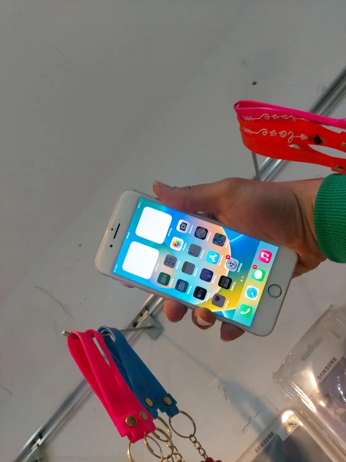 آیفون256 8 plusتمیزدر...حدنوهمراه هدیه|موبایل|قم, عربستان|دیوار