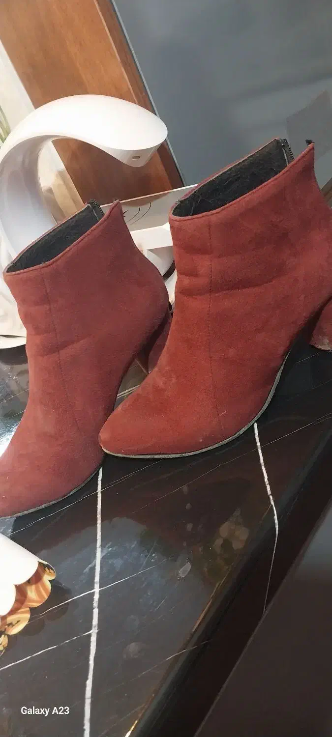 نیم بوت|کیف، کفش، کمربند|پرند, فاز ۵|دیوار