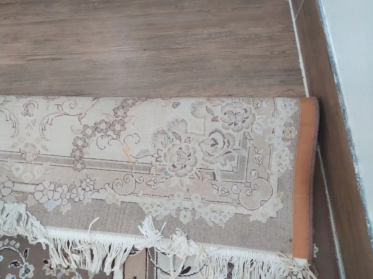 فرش کار کرده|فرش|فردوس (خراسان), |دیوار