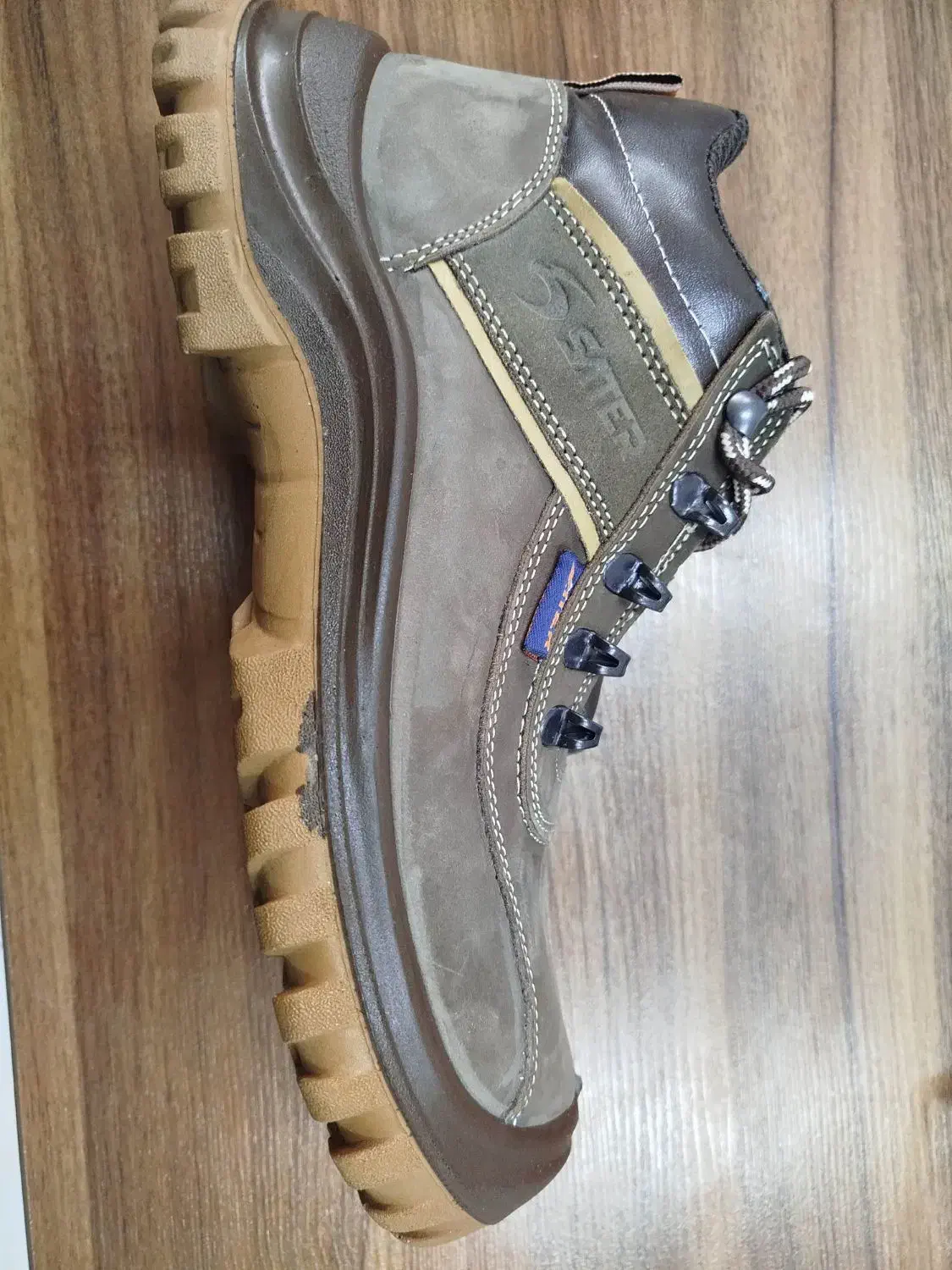 کفش ایمنی ساتر شماره 42|کیف، کفش، کمربند|اصفهان, شهرک صنعتی امیرکبیر (شاپور جدید)|دیوار