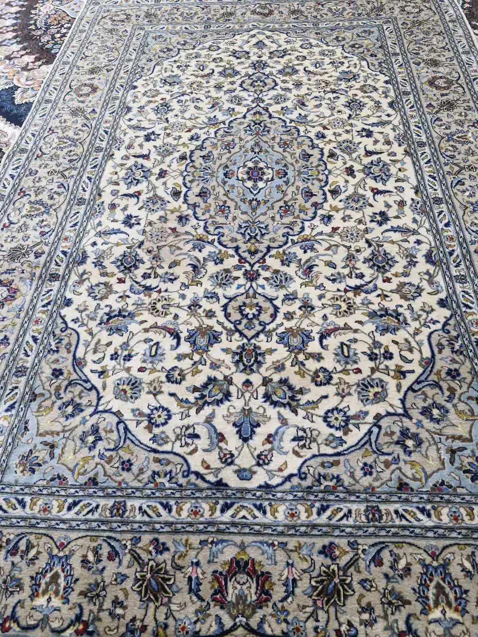 دستبافت کاشان|فرش|قم, بنیاد|دیوار