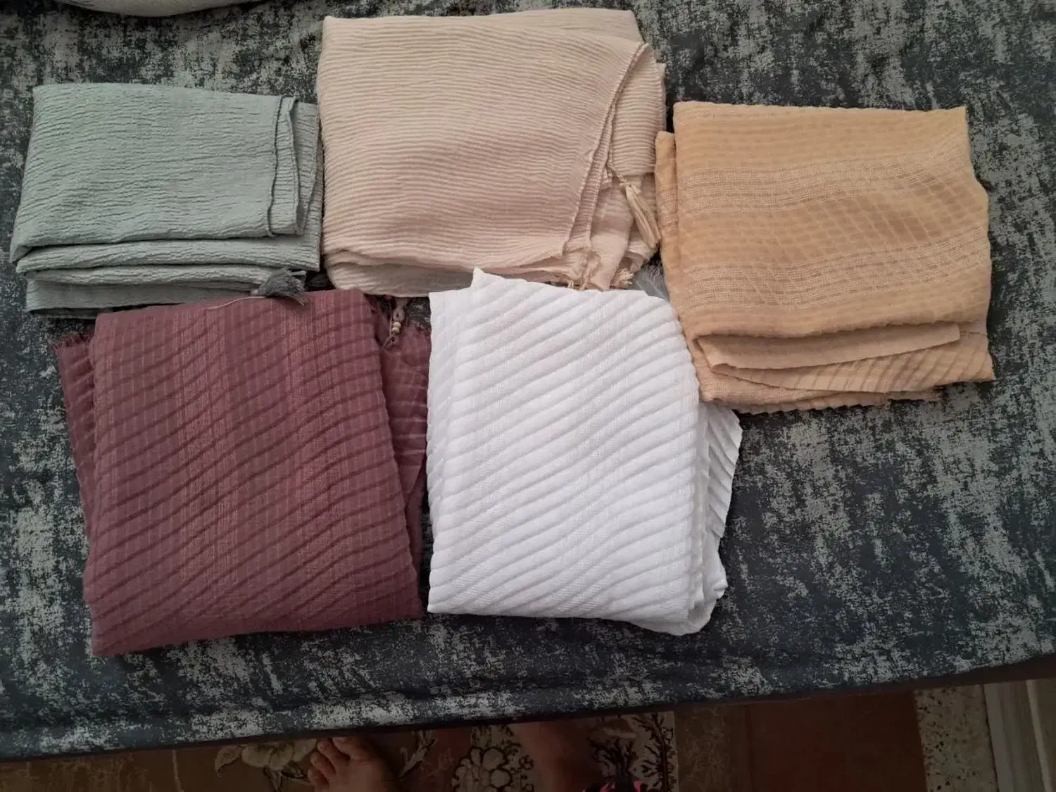 ۵ عدد شال نو ودر حد نودونه ای ۵۰تومن|لباس|نجف‌آباد, امیرآباد|دیوار