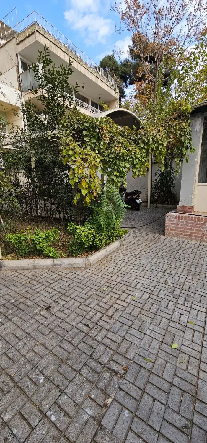 ۵۰۰متر بنا با ۳۰۰متر حیاط دربست پارک هنرمندان