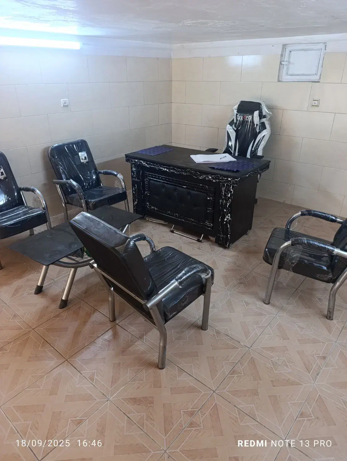 وسایل نمایشگاه میزوصندلی گاوصندوق وکولرکارت خوان|دفتر کار|ساوه, |دیوار