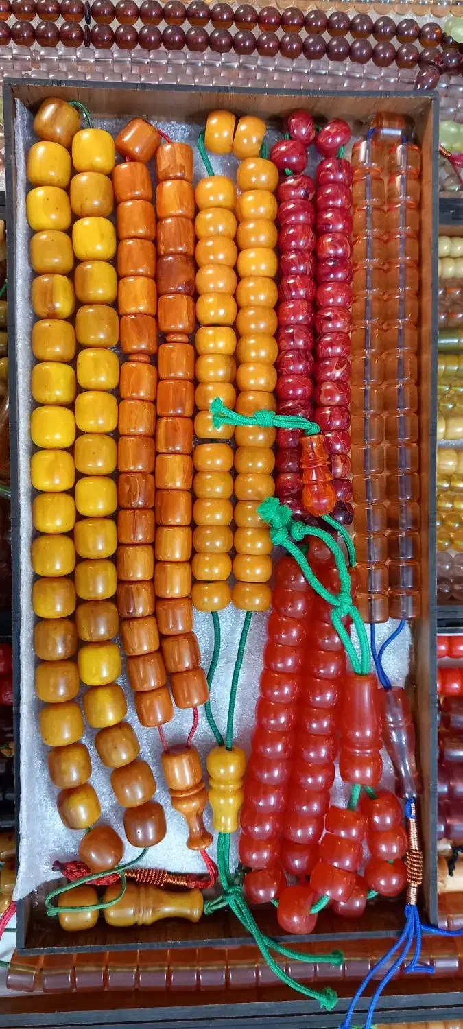 انواع تسبیح و  چاقو قدیمی|کلکسیون اشیاء عتیقه|مراغه, |دیوار