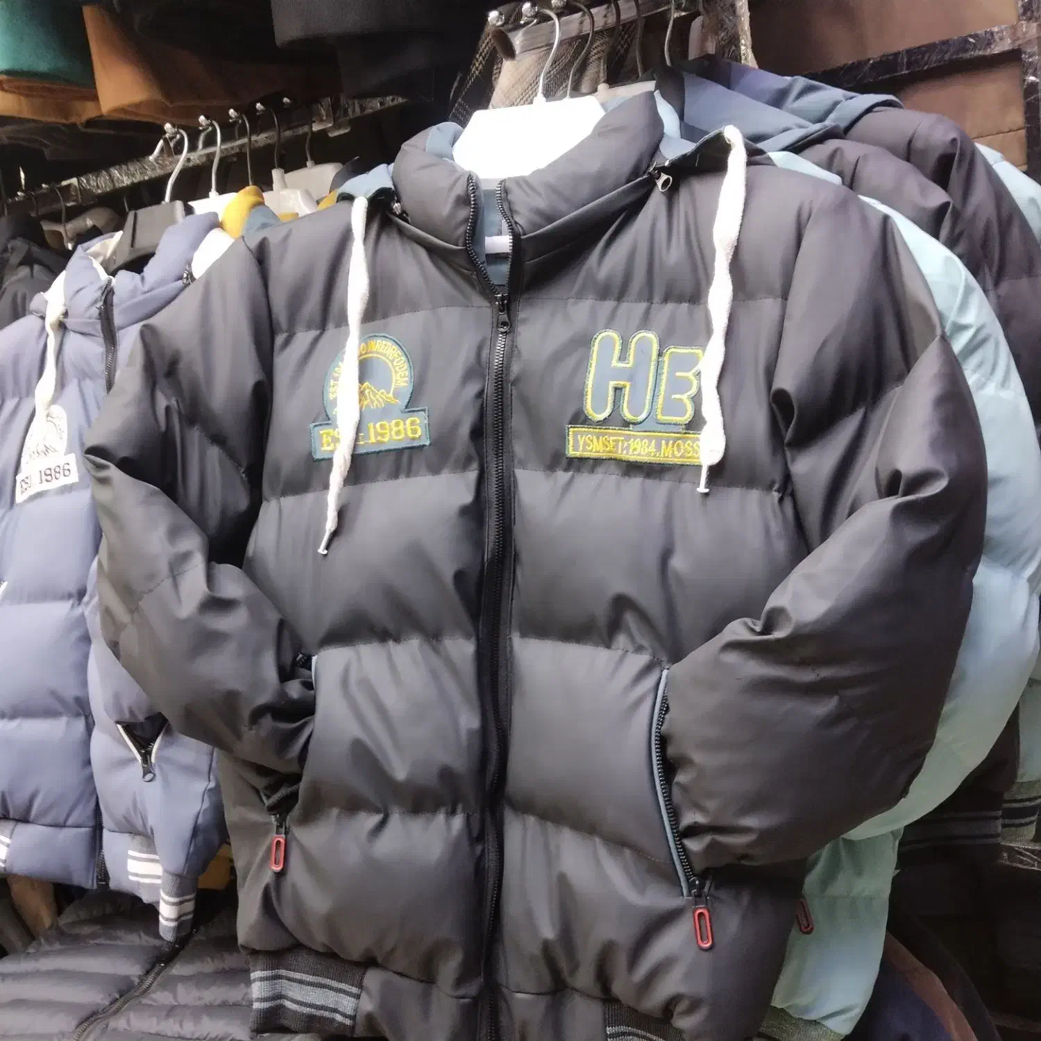 فروشنده پوشاک مردانه|استخدام خدمات فروشگاه و رستوران|رشت, بازار|دیوار