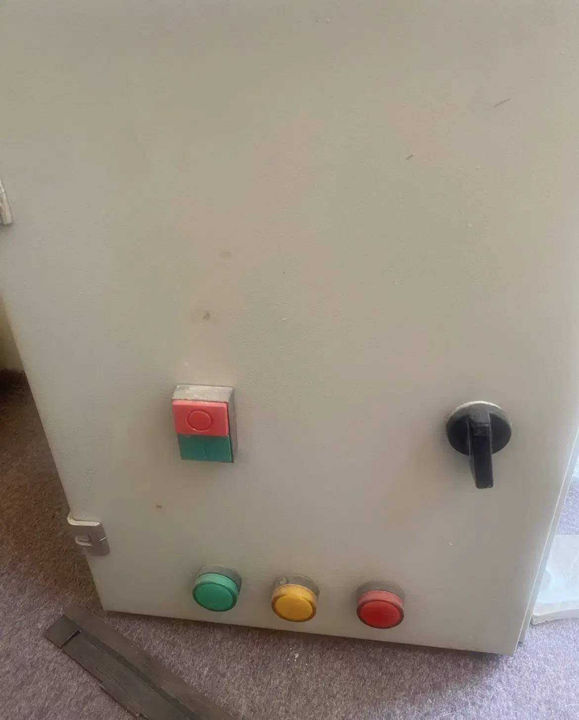 تابلو برق|ماشین‌آلات صنعتی|آباده, |دیوار