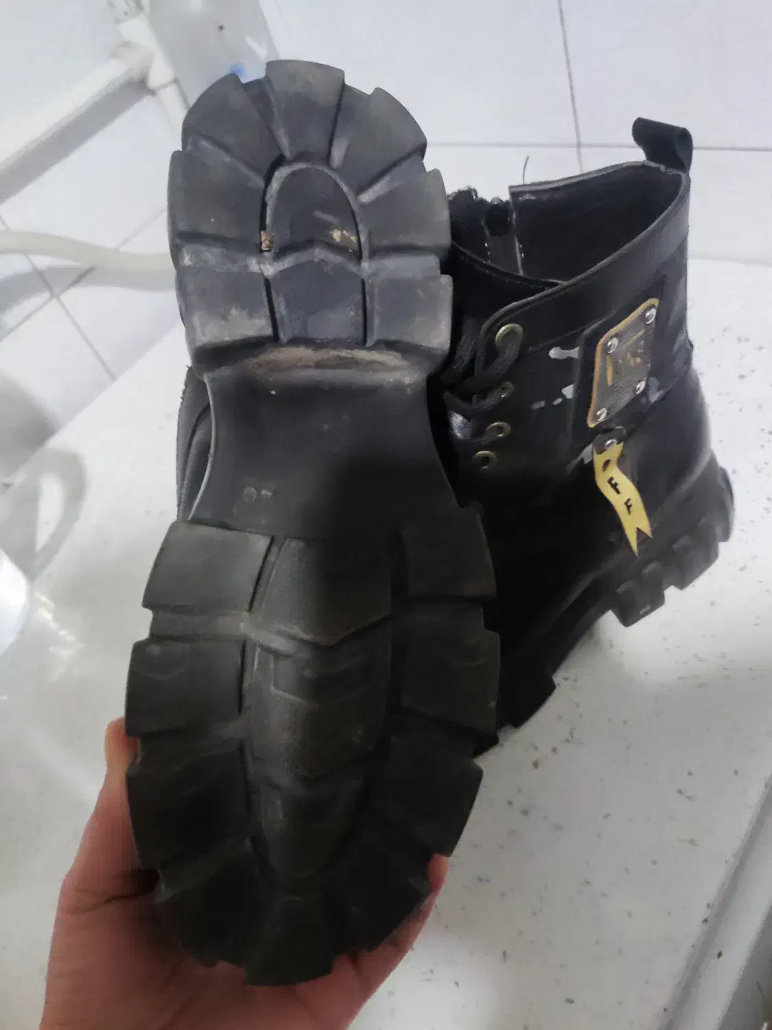 نیم بوت|کیف، کفش، کمربند|پاکدشت, پاکدشت (مامازند)|دیوار