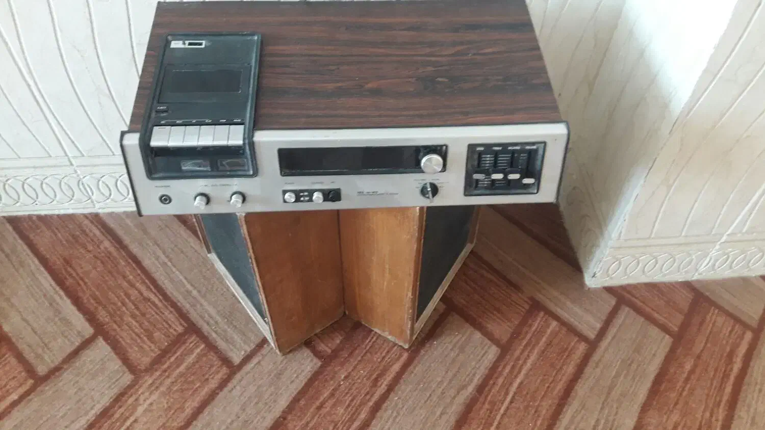 استریو قدیمی با دو باند|کلکسیون اشیاء عتیقه|اصفهان, گورت|دیوار