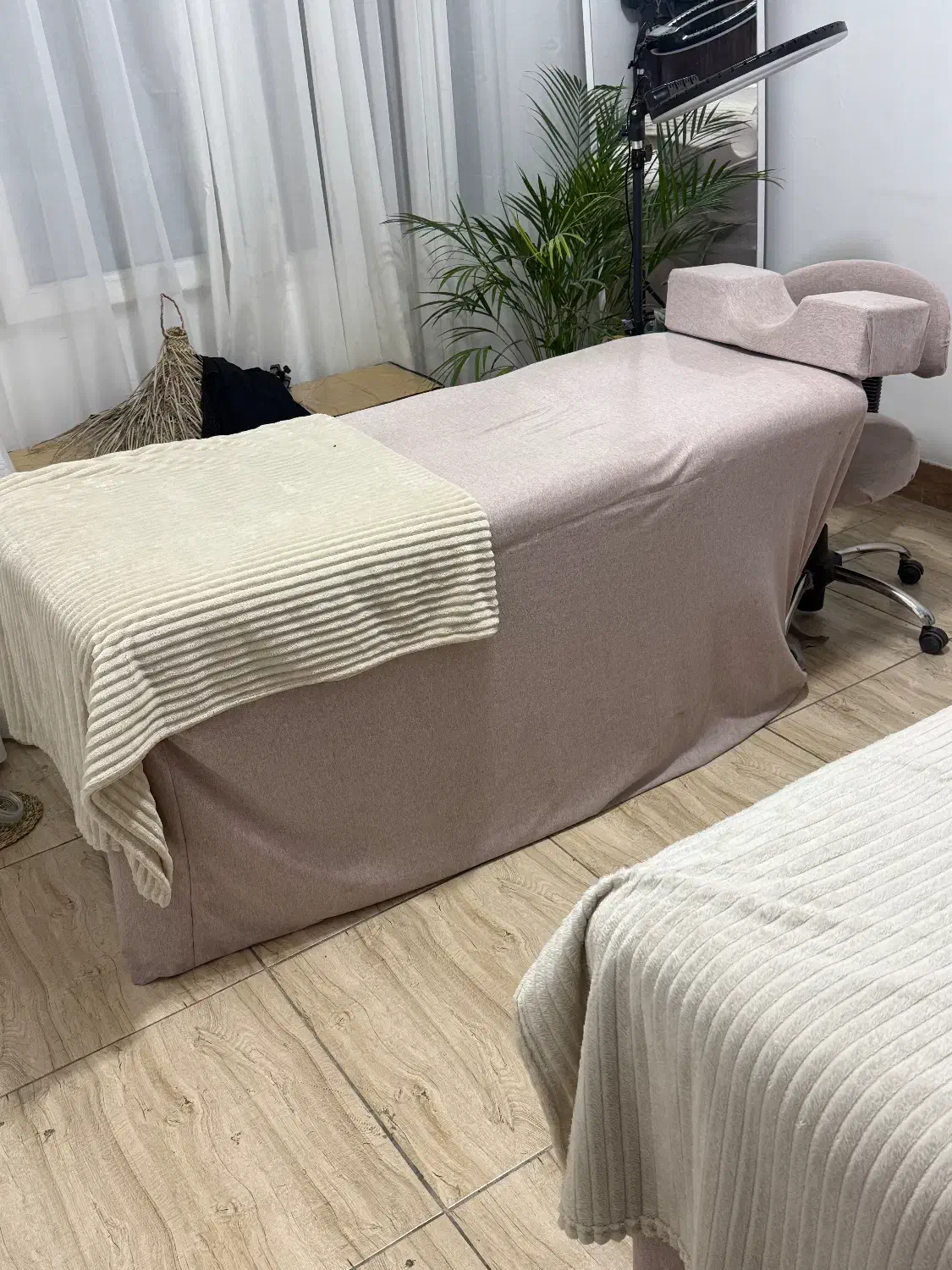 فروش تخت و صندلی و اینه قدی|آرایشگاه و سالنهای زیبایی|شیراز, عفیفآباد|دیوار