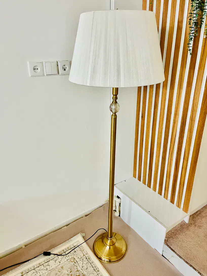 اباژور ایستاده|چراغ خواب و آباژور|بروجرد, |دیوار