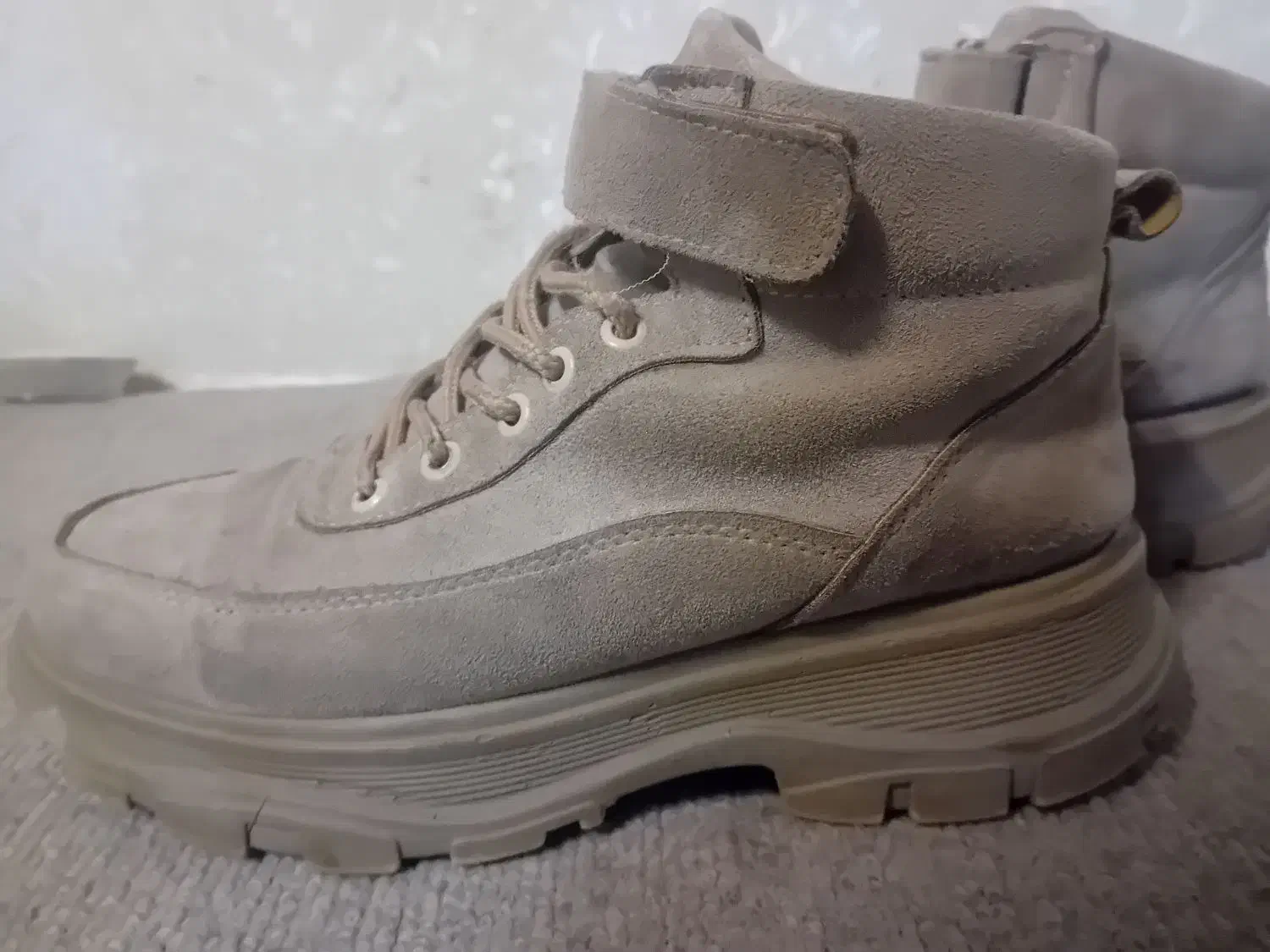 نیم بود چریکی|کیف، کفش، کمربند|بابل, |دیوار