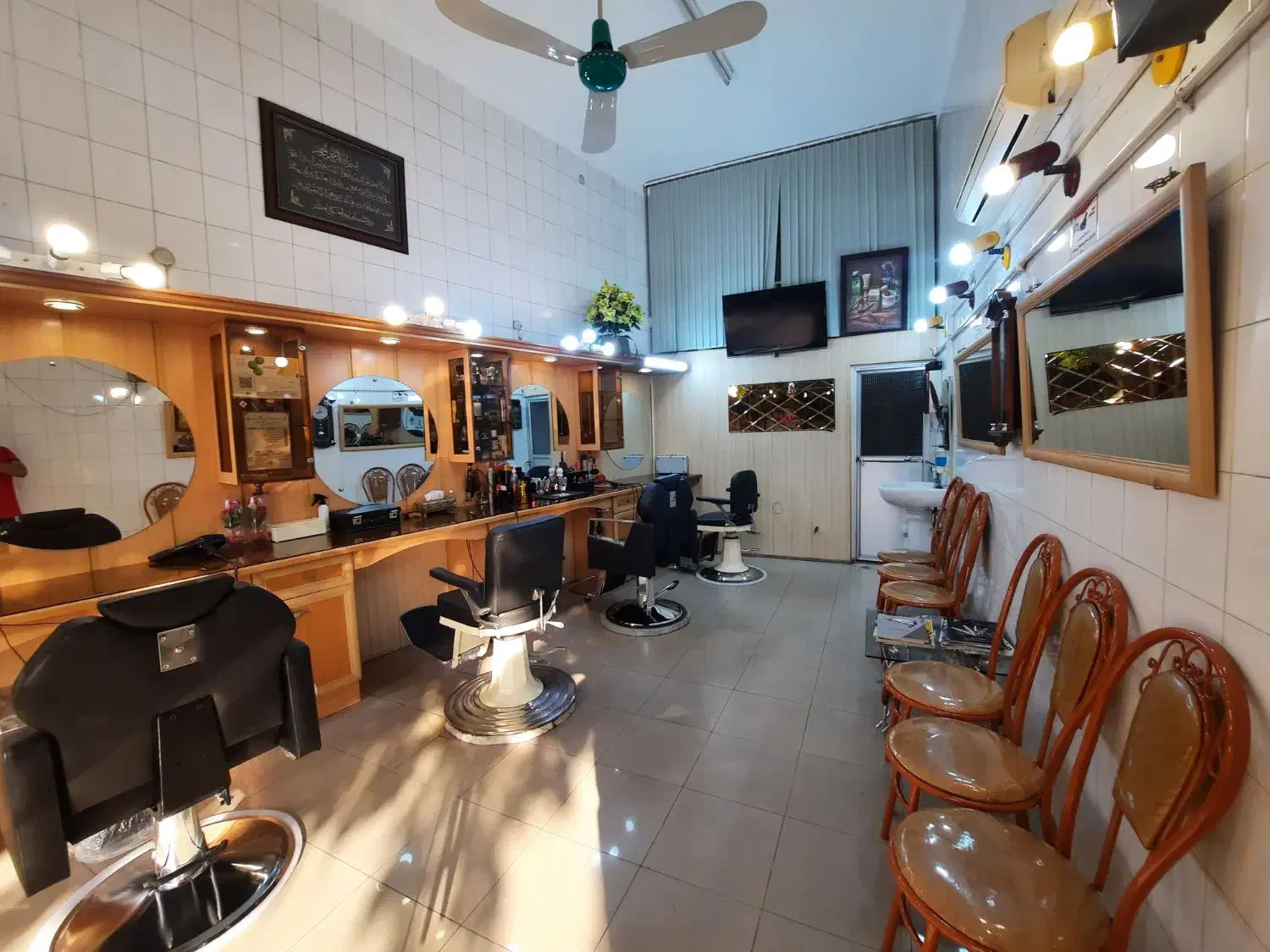 سه نفر همکار ارایشگر مرد ماهر|استخدام درمانی، زیبایی، بهداشتی|شیراز, باغ تخت|دیوار