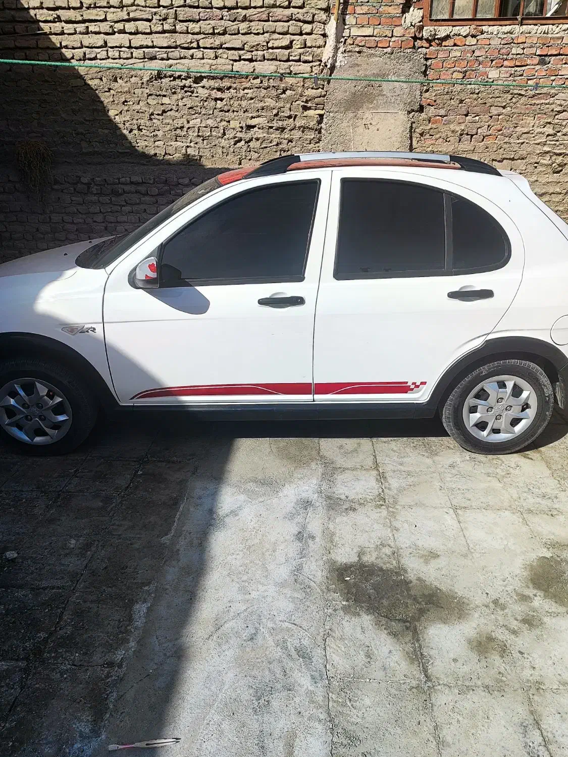 کوییک آر سفید قرمز|خودرو سواری و وانت|زاهدان, |دیوار