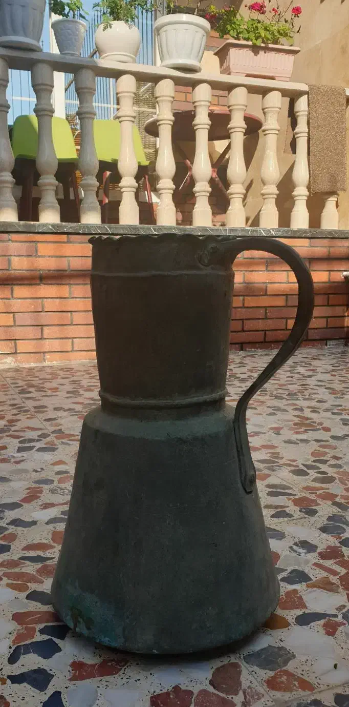 ظروف عتیقه مسی .|کلکسیون اشیاء عتیقه|بابلسر, |دیوار