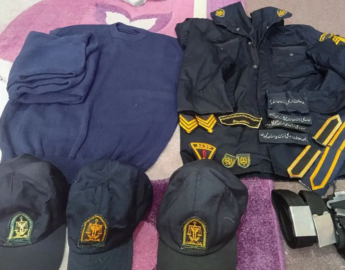 لباس و پوتین سربازی یگان حفاظت(زندان)|لباس|رشت, نظری|دیوار