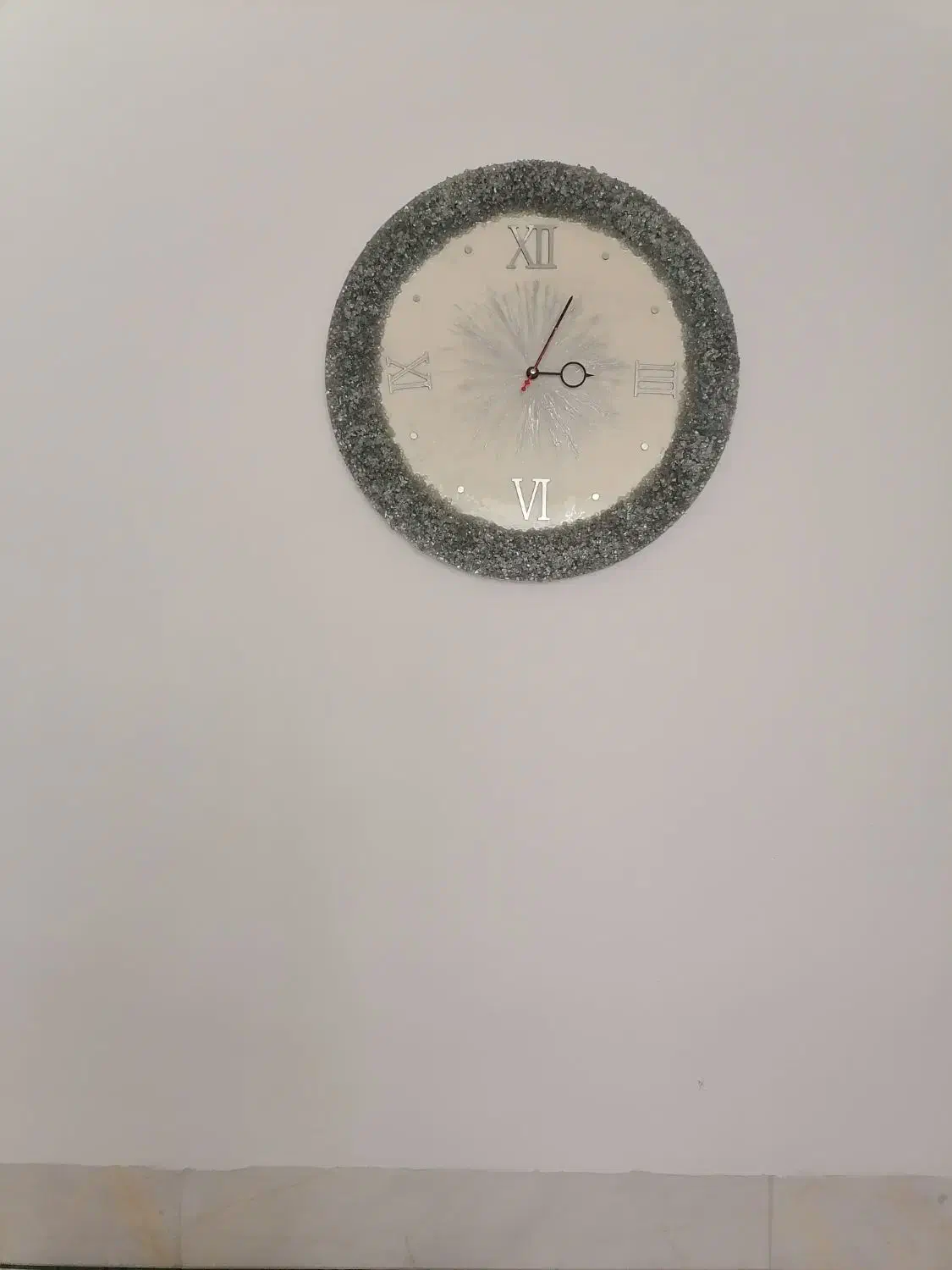 دوعددساعت زیبای رزینی کاملا سالم|ساعت دیواری و تزئینی|نجفآباد, یزدانشهر|دیوار