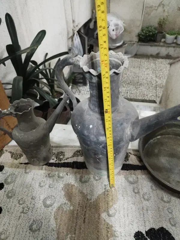 آفتابه مسی قدیمی|کلکسیون اشیاء عتیقه|رشت, نیکمرام|دیوار