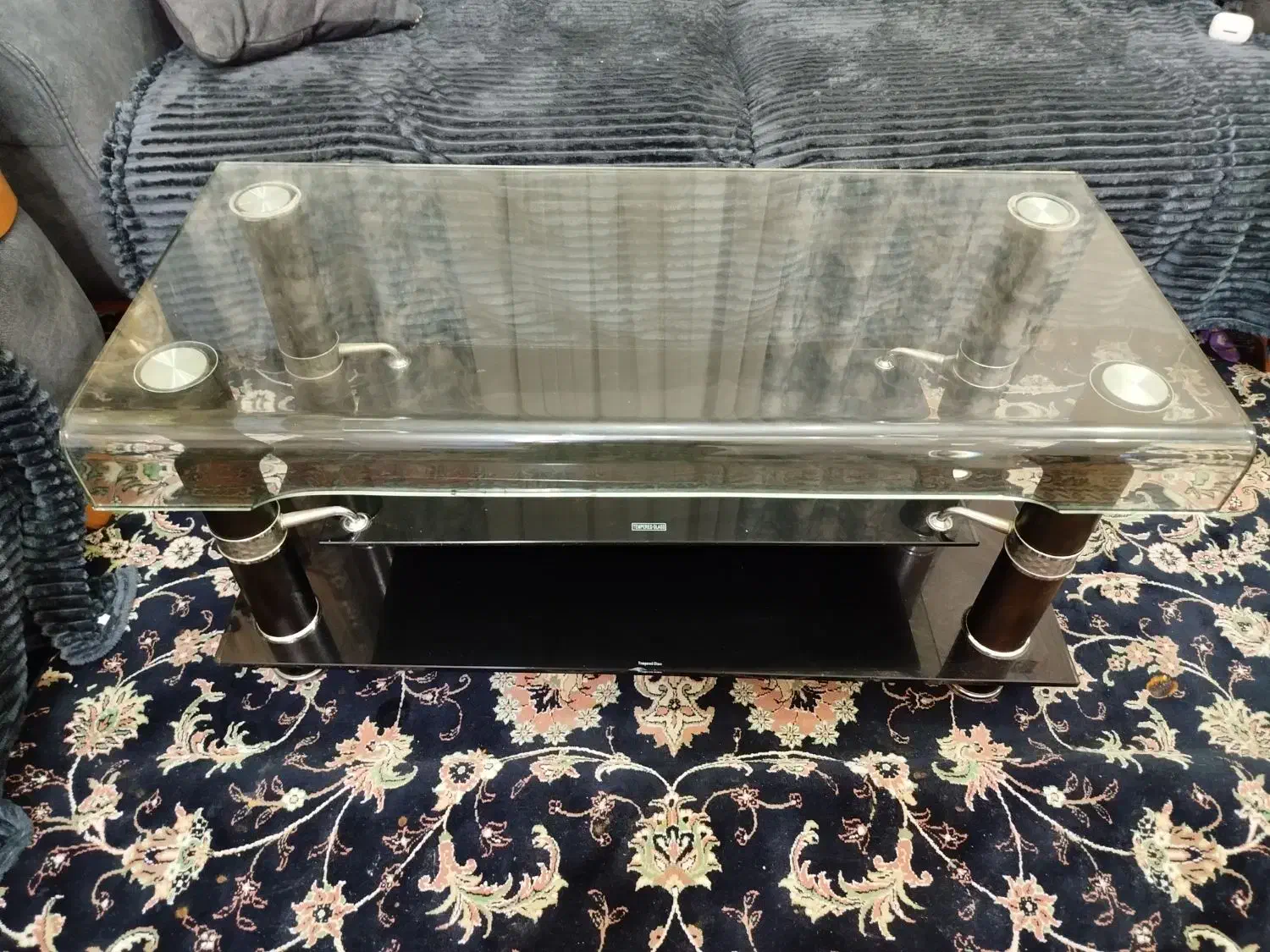 میز دو رنگ شیشه ای سالم بدون خط و خش|مبلمان خانگی و میز عسلی|آبادان, |دیوار