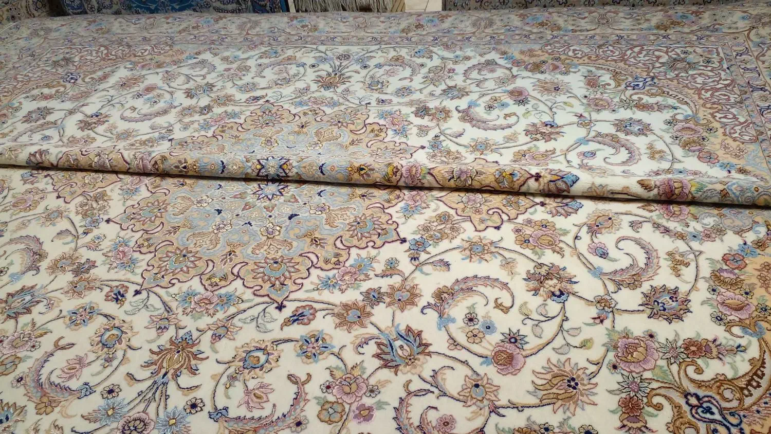 جفت ۹متری نقشه اصفهان گل ابریشم عالی|فرش|اصفهان, نقش جهان|دیوار