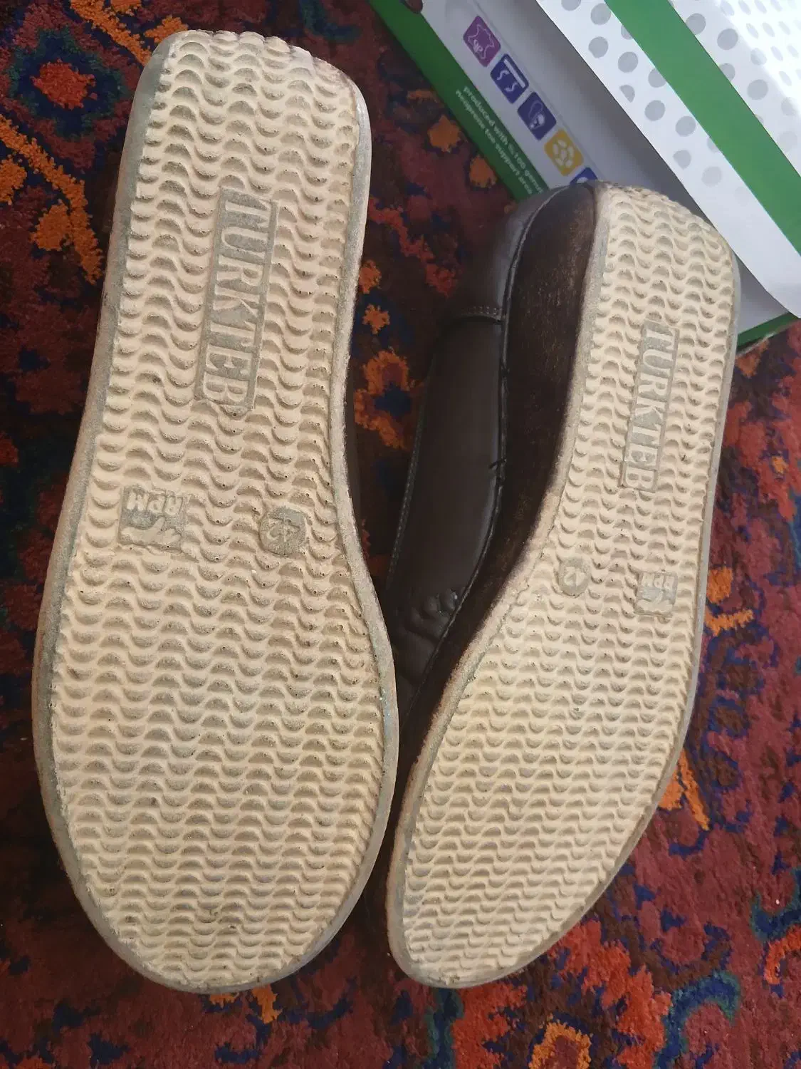 کفش زنانه|کیف، کفش، کمربند|رشت, فلسطین|دیوار