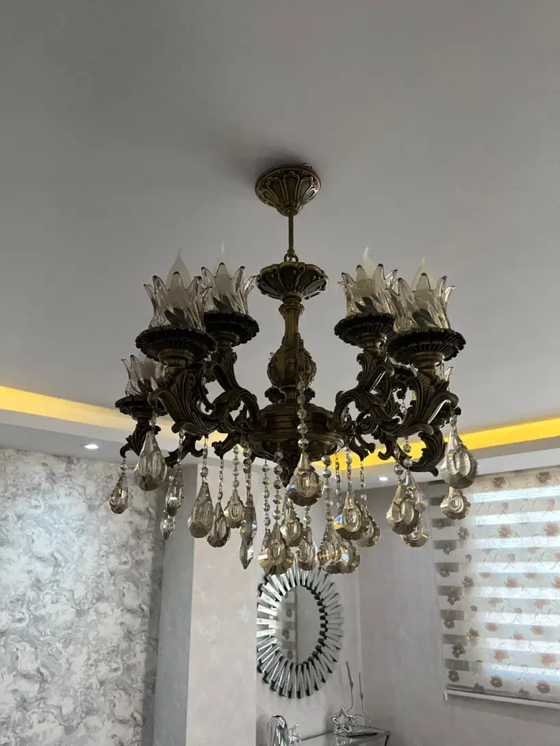 لوستر بسیار شیک در حد نو با جنس بدنه عالی|لوستر و چراغ آویز|اصفهان, بهارستان|دیوار