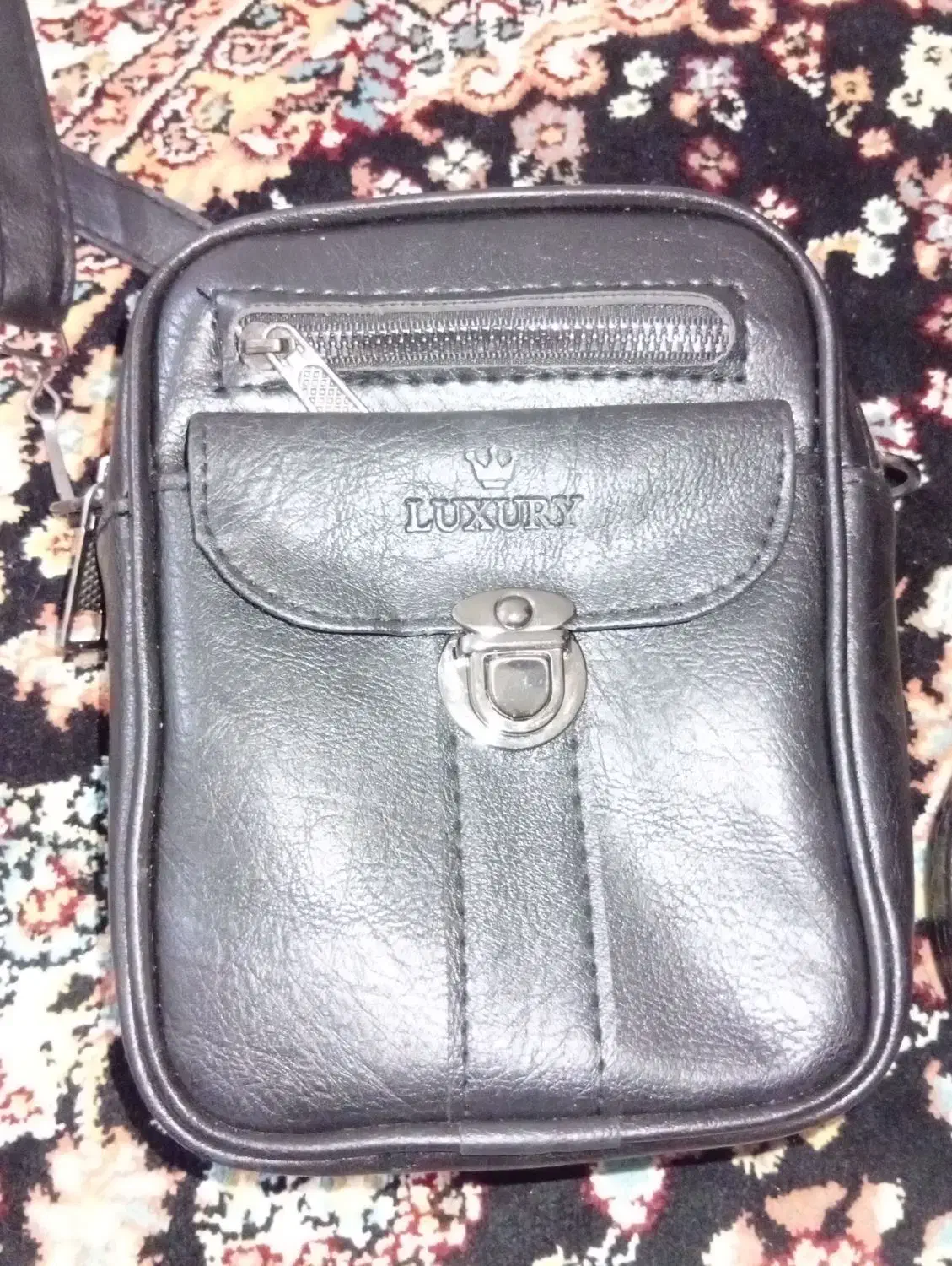 کیف|کیف، کفش، کمربند|قروه, |دیوار