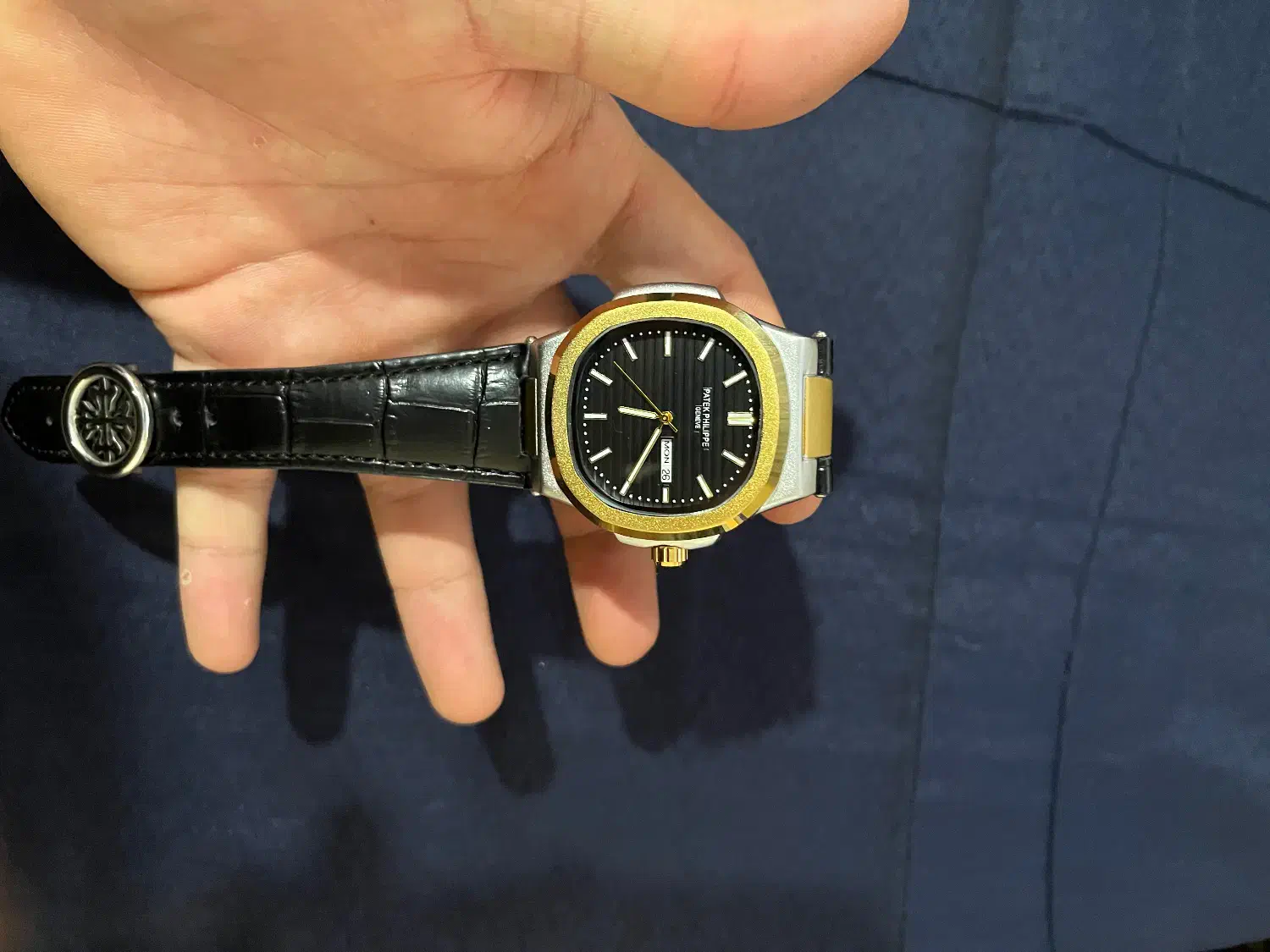 ساعت پتک فلیپ ژنو|ساعت|شیراز, جانبازان|دیوار