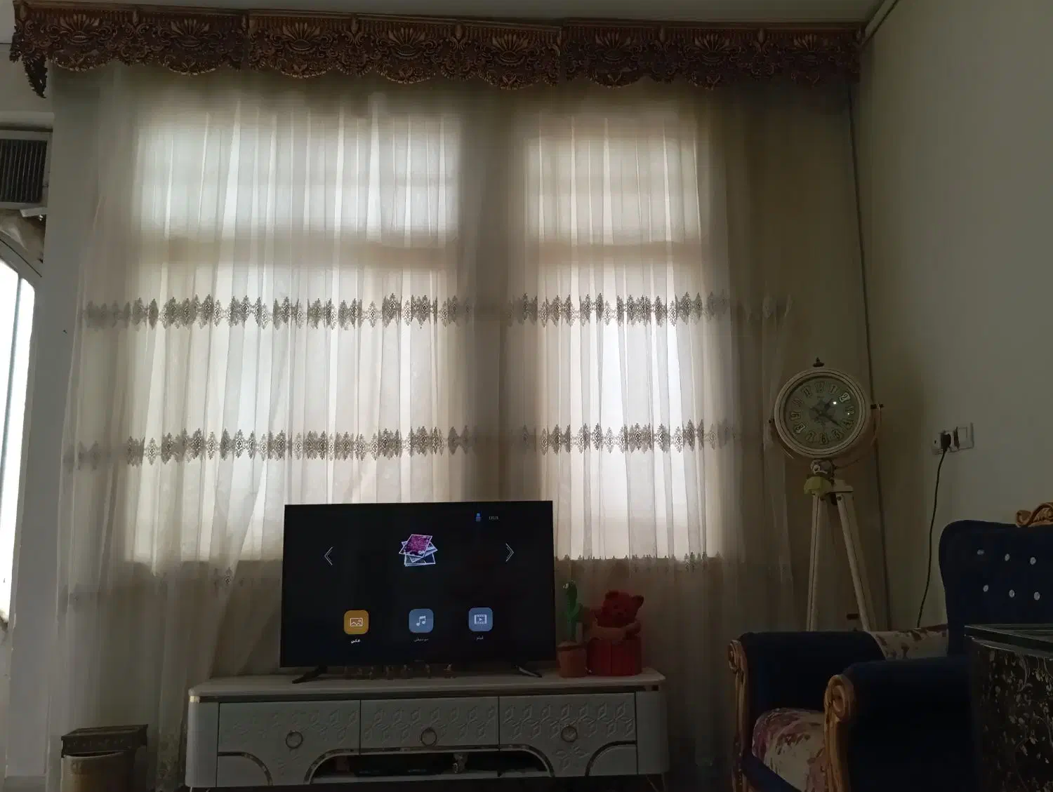 پرده در حد نو به خاطر جابه جای میخام بفروشم|پرده، رانر، رومیزی|سبزوار, جهاد کشاورزی|دیوار