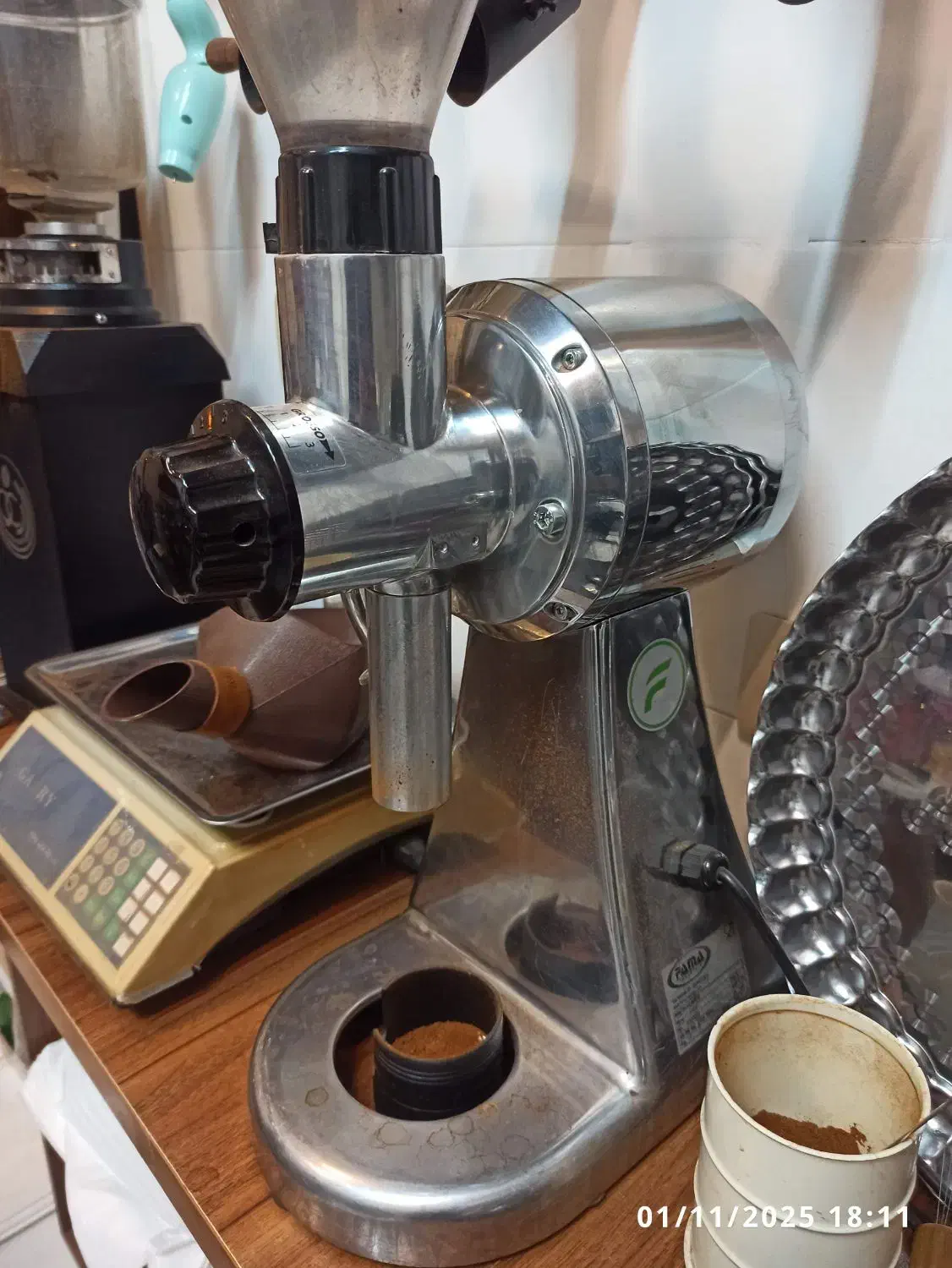 آسیاب فاما|کافی‌شاپ و رستوران|اندیشه, اندیشه فاز ۴|دیوار