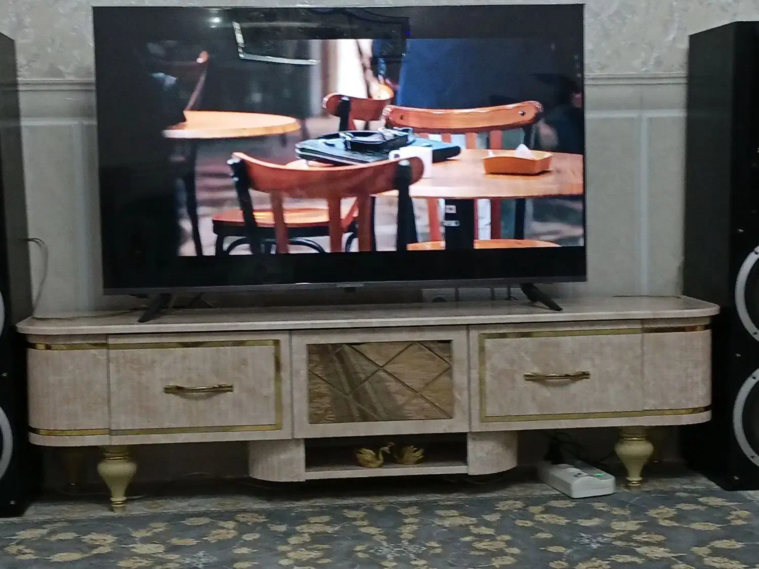 میز تلویزیون و میز کنسول با آینه|بوفه، ویترین، کنسول|رباط‌کریم, نصیرشهر|دیوار