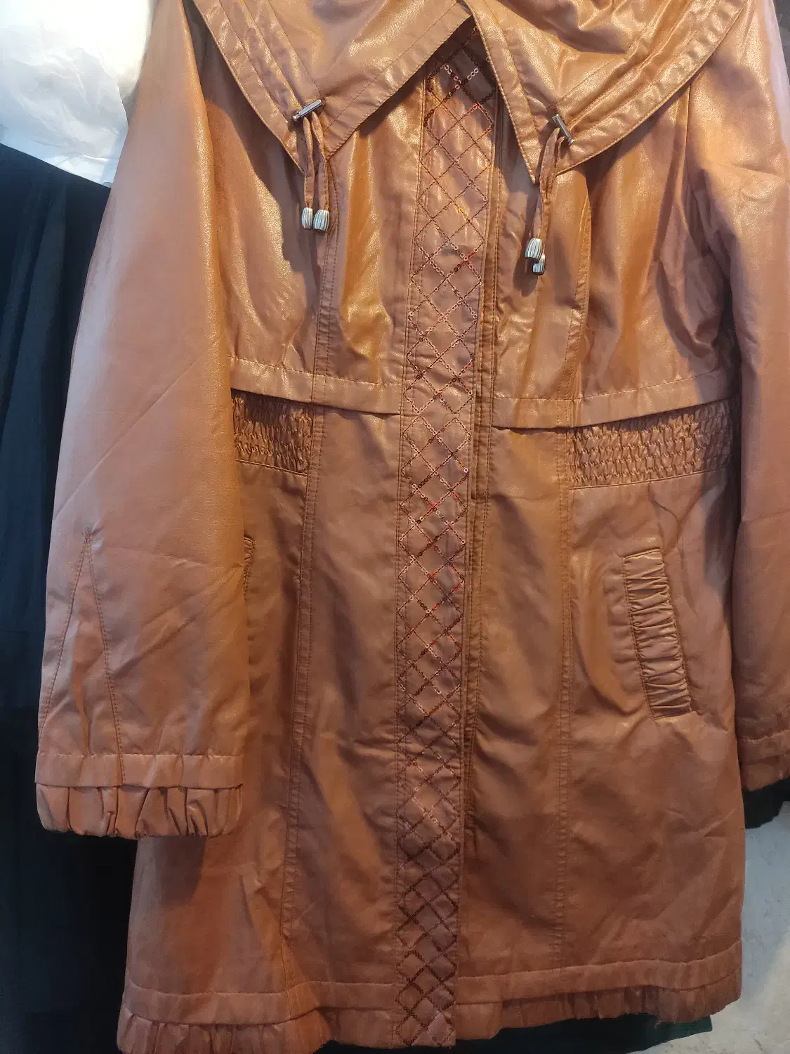 پالتو|لباس|لنده, |دیوار