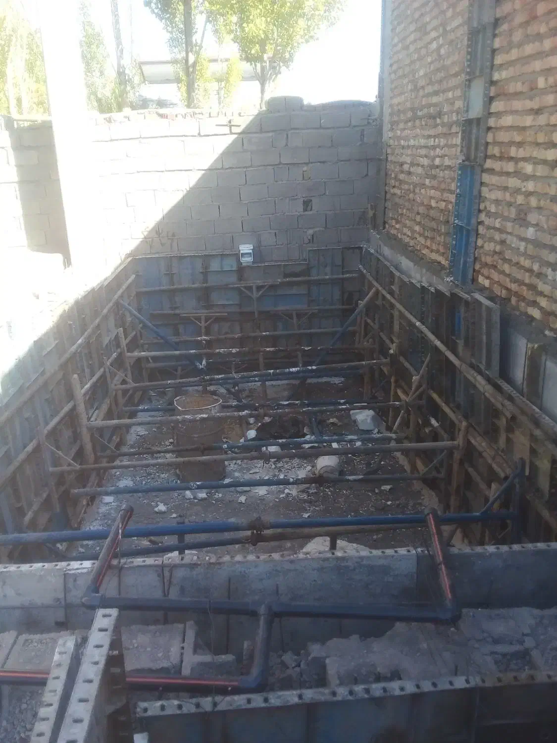 اجرای اسکلت بتنی .ارموتوربندی قالب بندی بتن ریزی|خدمات پیشه و مهارت|کرمان, |دیوار