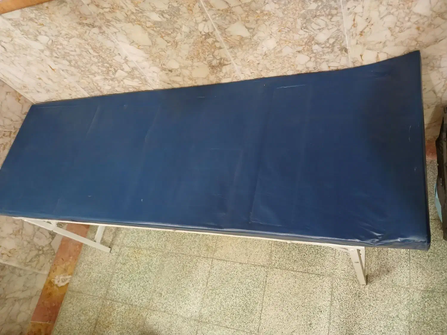 تخت بیمارستان با پرده|پزشکی|مشهد, زمرد|دیوار