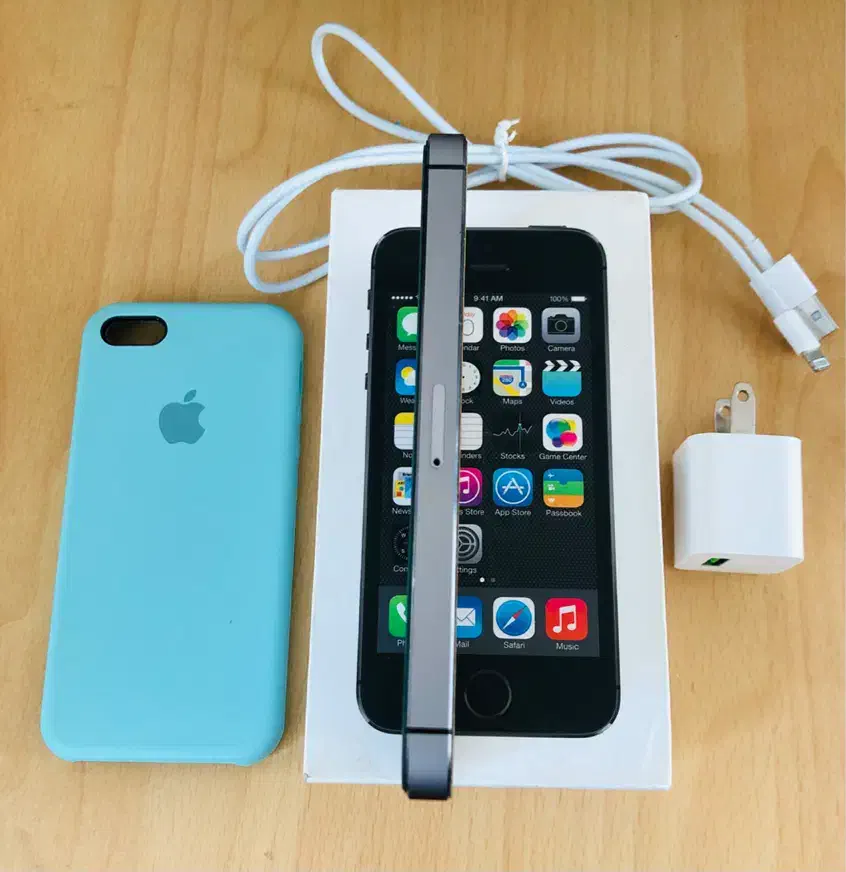 آیفون 5s رنگ خاکستری 16g|موبایل|شیراز, زند|دیوار