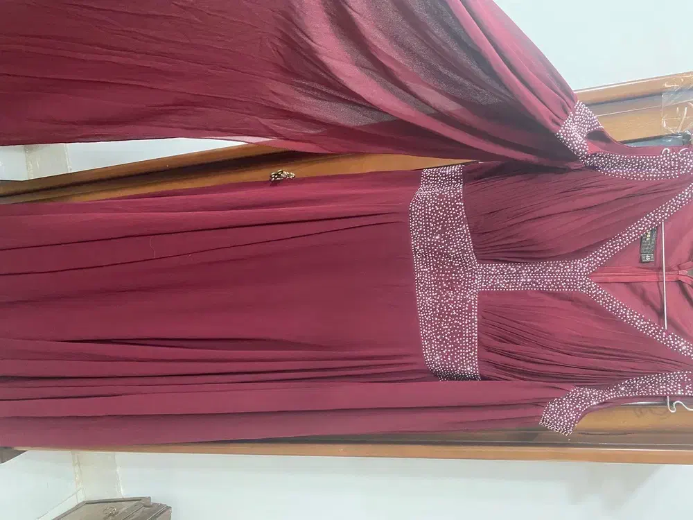 لباس مجلسی وکیف|لباس|قائن, |دیوار